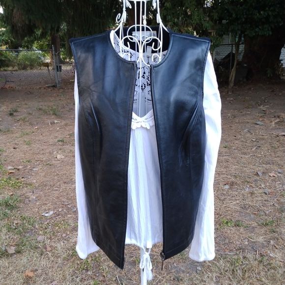 Jaclyn Smith Jackets & Blazers - JACLYN SMITH Black Leather Vest 10